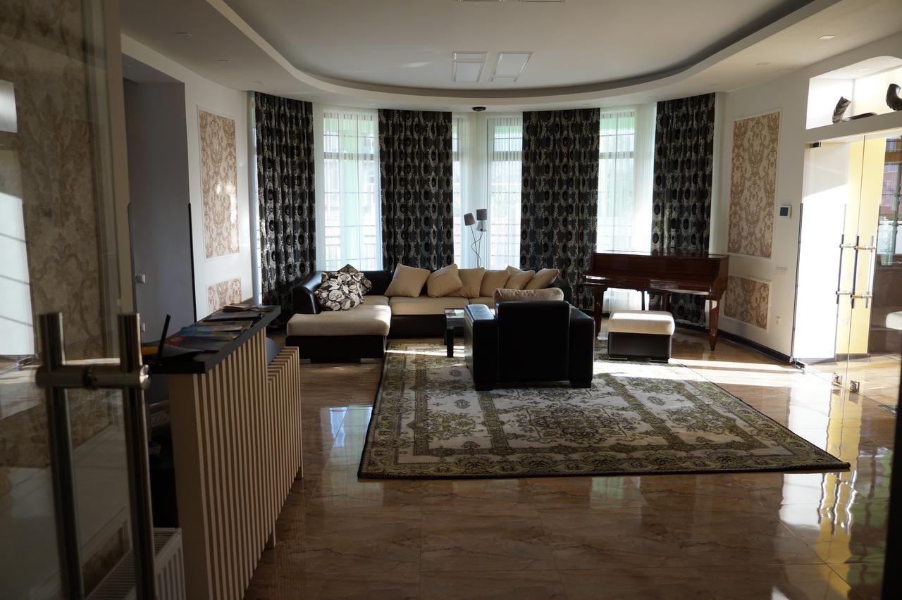 Villa Qero Batoumi Extérieur photo