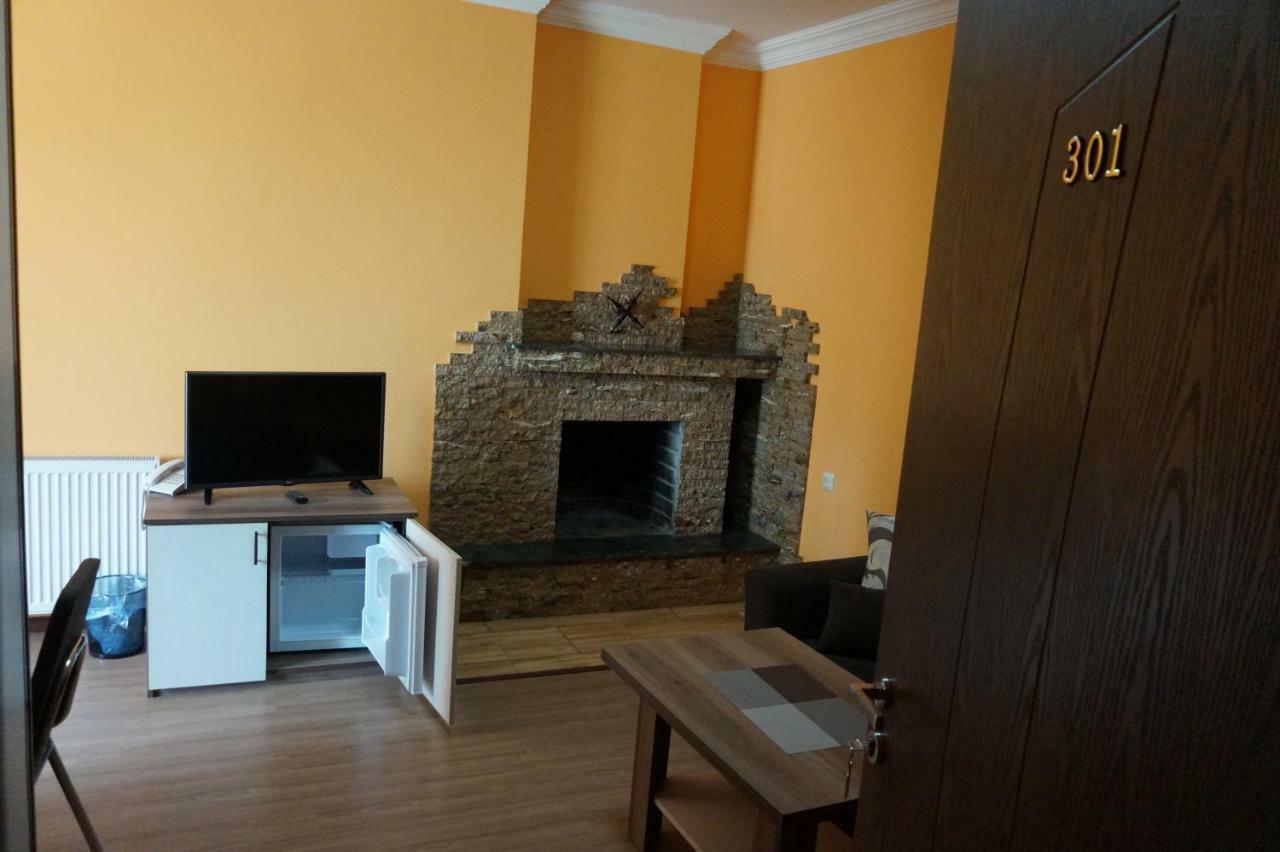 Villa Qero Batoumi Extérieur photo